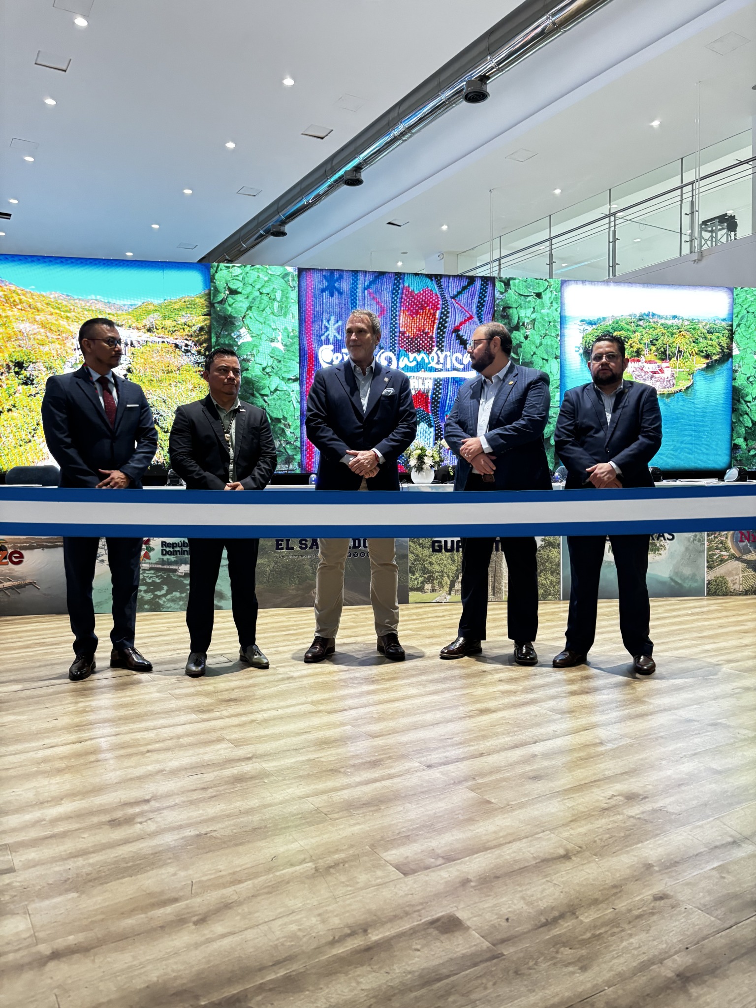 Autoridades presentes en la inauguración de CATM Guatemala 2026